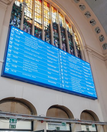 The new display offers 21 square meters, entirely dedicated to customer information inside Luxembourg main station