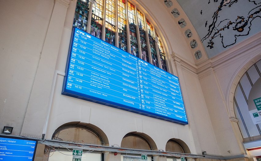The new display offers 21 square meters, entirely dedicated to customer information inside Luxembourg main station