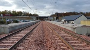 Um der steigenden Nachfrage der Reisenden aus Richtung Osten entgegen zu kommen, wird zudem der Streckenabschnitt zwischen Luxemburg und Sandweiler-Contern doppelgleisig ausgebaut. Kunden kommen somit schneller und pünktlicher ans Ziel.