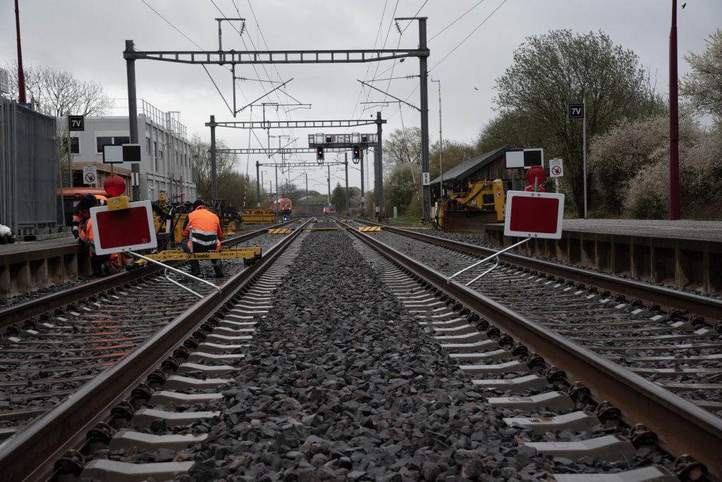 Le train de renouvellement - prêt à l'action entre Mamer et Capellen. Photo 3 sur 3