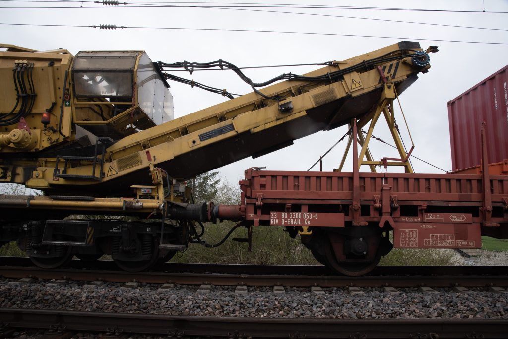 Le train de renouvellement - prêt à l'action entre Mamer et Capellen. Photo 2 sur 3