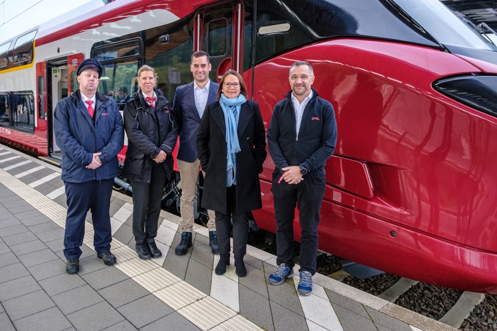 L'équipe en charge de ce trajet inaugural aux côtés de Yuriko Backes (ministre de la Mobilité et des Travaux publics.